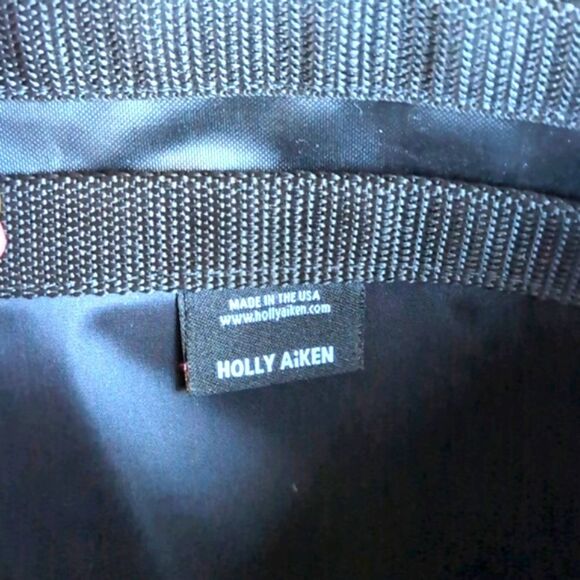 Holly Aiken Turbo XL Ultra Modern Design Vegan Tote🩶 - Picture 8 of 16